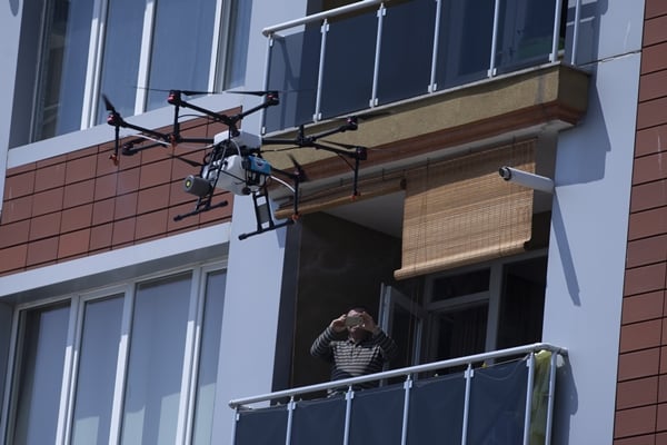Vali talimat verdi: Dronla havadan da dezenfekte işlemi yapılıyor