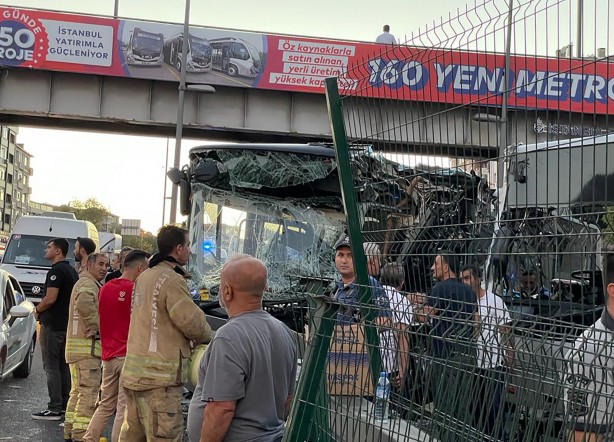 Foto - Vali Yerlikaya'dan metrobüs kazasına ilişkin ilk açıklama