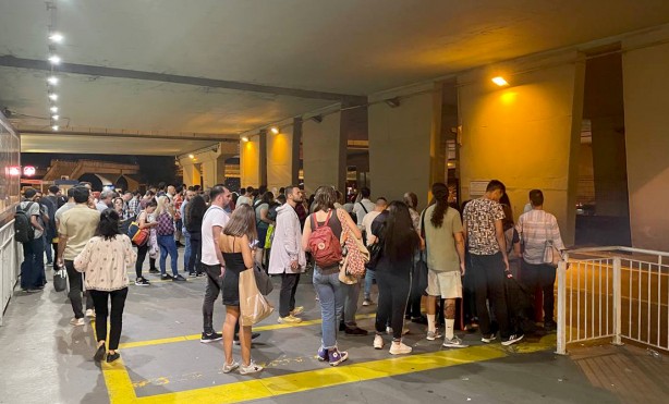 Foto - Vali Yerlikaya'dan metrobüs kazasına ilişkin ilk açıklama