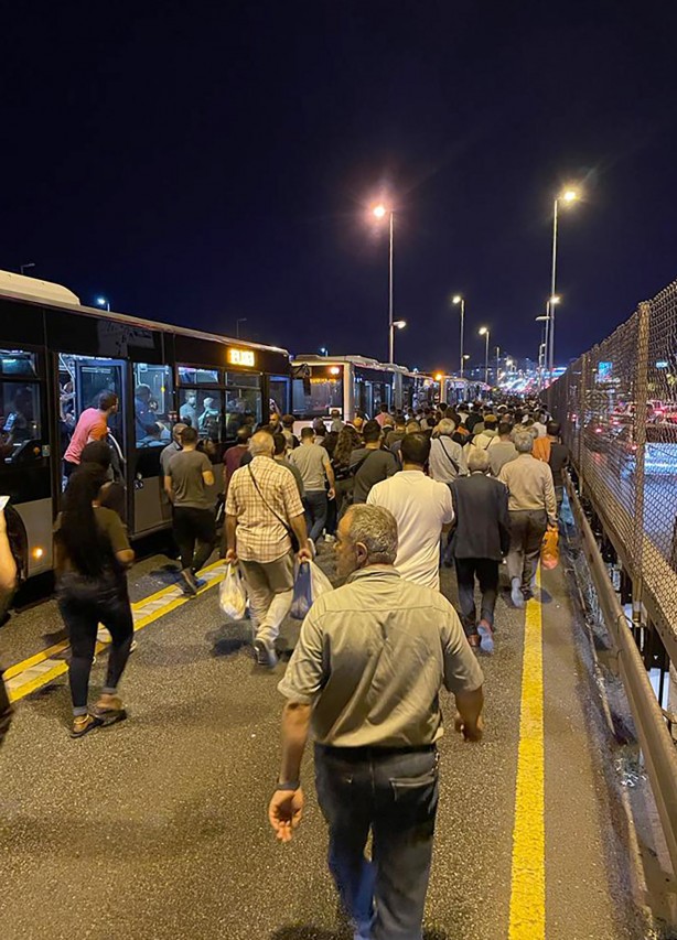 Foto - Vali Yerlikaya'dan metrobüs kazasına ilişkin ilk açıklama