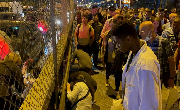 Foto - Vali Yerlikaya'dan metrobüs kazasına ilişkin ilk açıklama