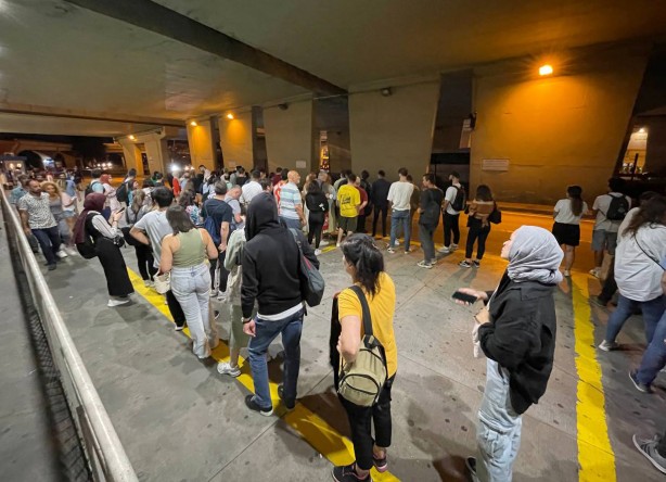 Foto - Vali Yerlikaya'dan metrobüs kazasına ilişkin ilk açıklama