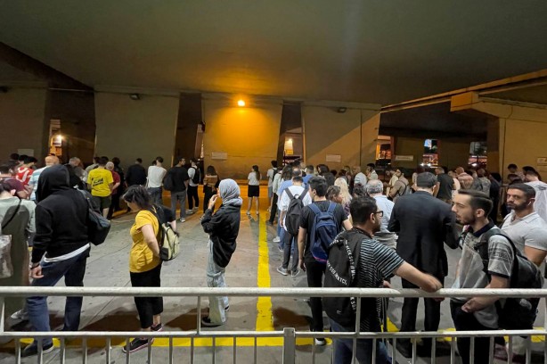 Foto - Vali Yerlikaya'dan metrobüs kazasına ilişkin ilk açıklama