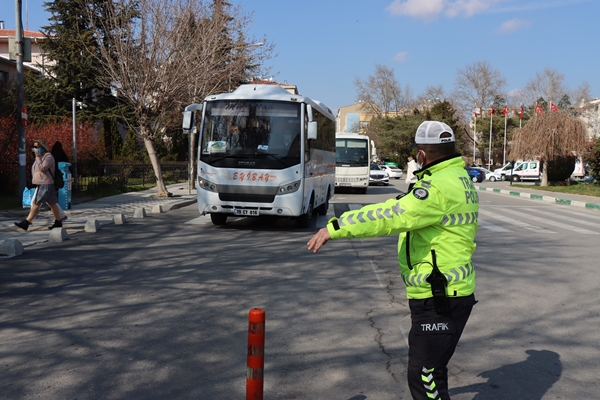 Foto - Validen vatandaşlara kritik uyarı: Kurallara uymazsak sıkıntılı günler bizi bekliyor