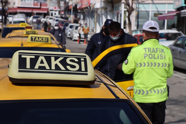 Foto - Validen vatandaşlara kritik uyarı: Kurallara uymazsak sıkıntılı günler bizi bekliyor