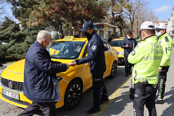 Validen vatandaşlara kritik uyarı: Kurallara uymazsak sıkıntılı günler bizi bekliyor
