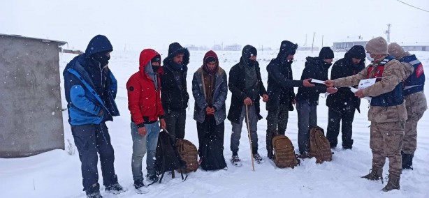Foto - Valilik duyurdu! 3 ayda bin 192 düzensiz göçmen yakalandı
