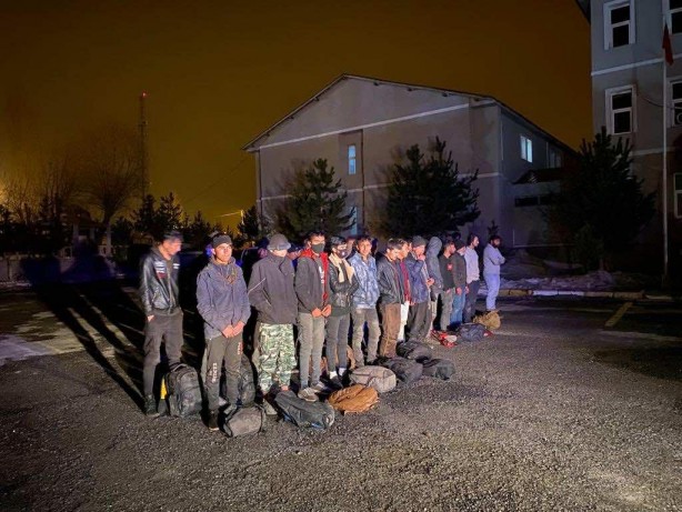 Valilik duyurdu! 3 ayda bin 192 düzensiz göçmen yakalandı