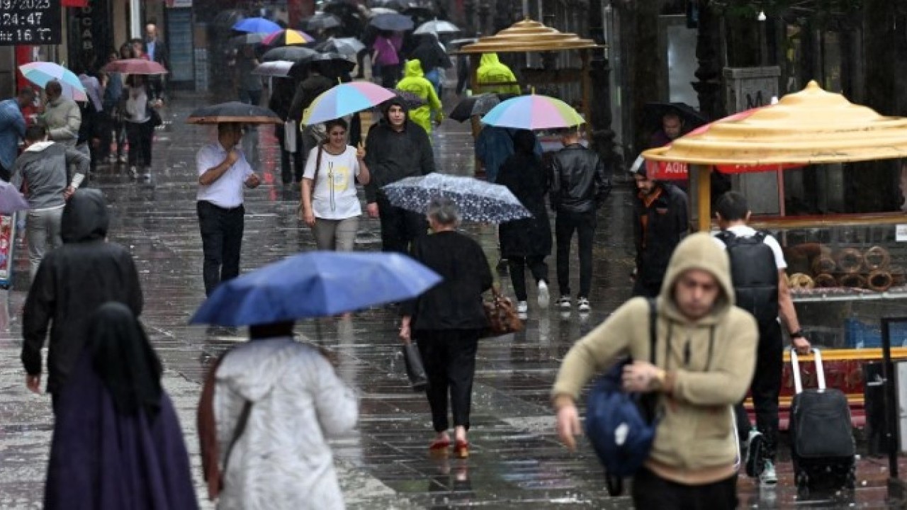 Foto - Valilik uyardı! Şemsiyeleri hazırlayın! İstanbul'a soğuk hava dalgası adım adım geliyor