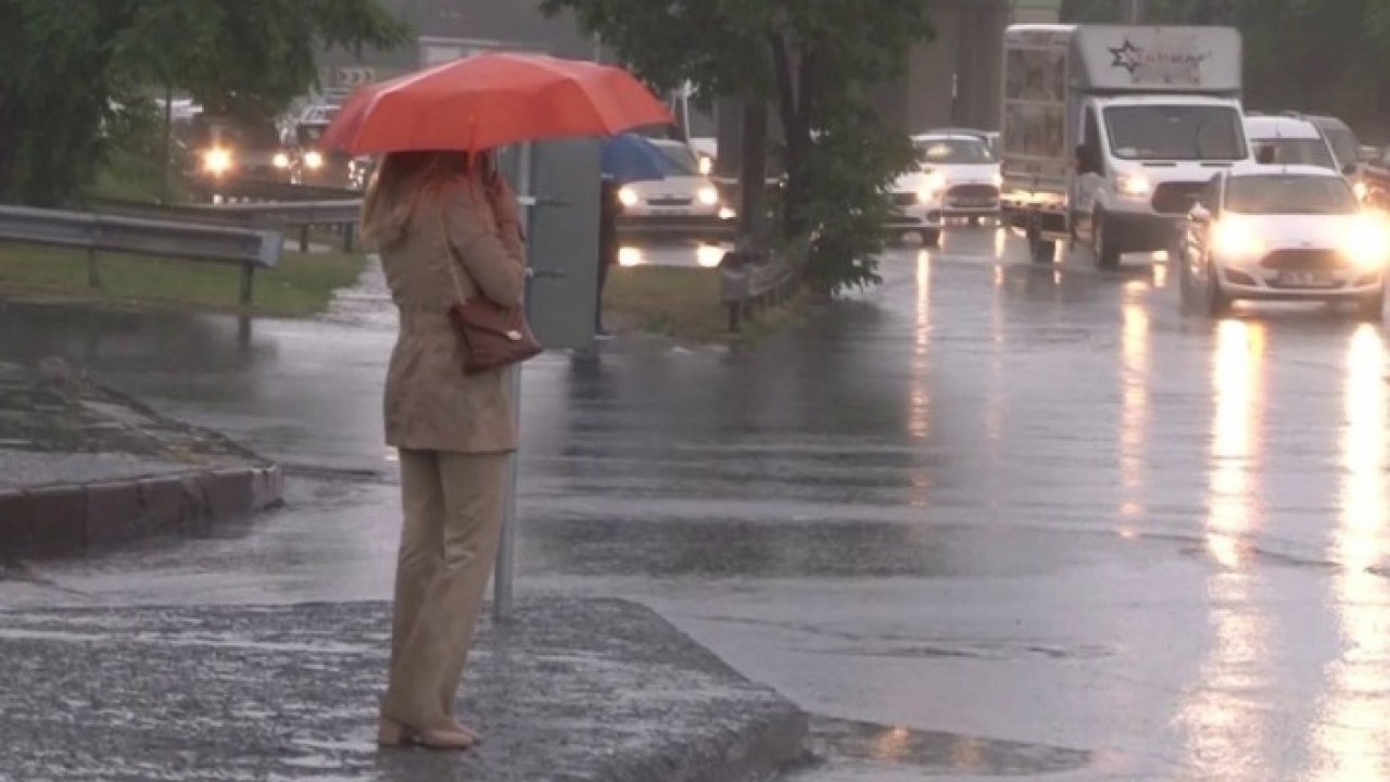 Foto - Valilik uyardı! Şemsiyeleri hazırlayın! İstanbul'a soğuk hava dalgası adım adım geliyor