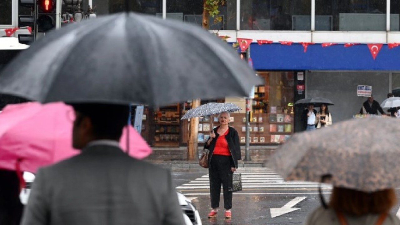 Foto - Valilik uyardı! Şemsiyeleri hazırlayın! İstanbul'a soğuk hava dalgası adım adım geliyor