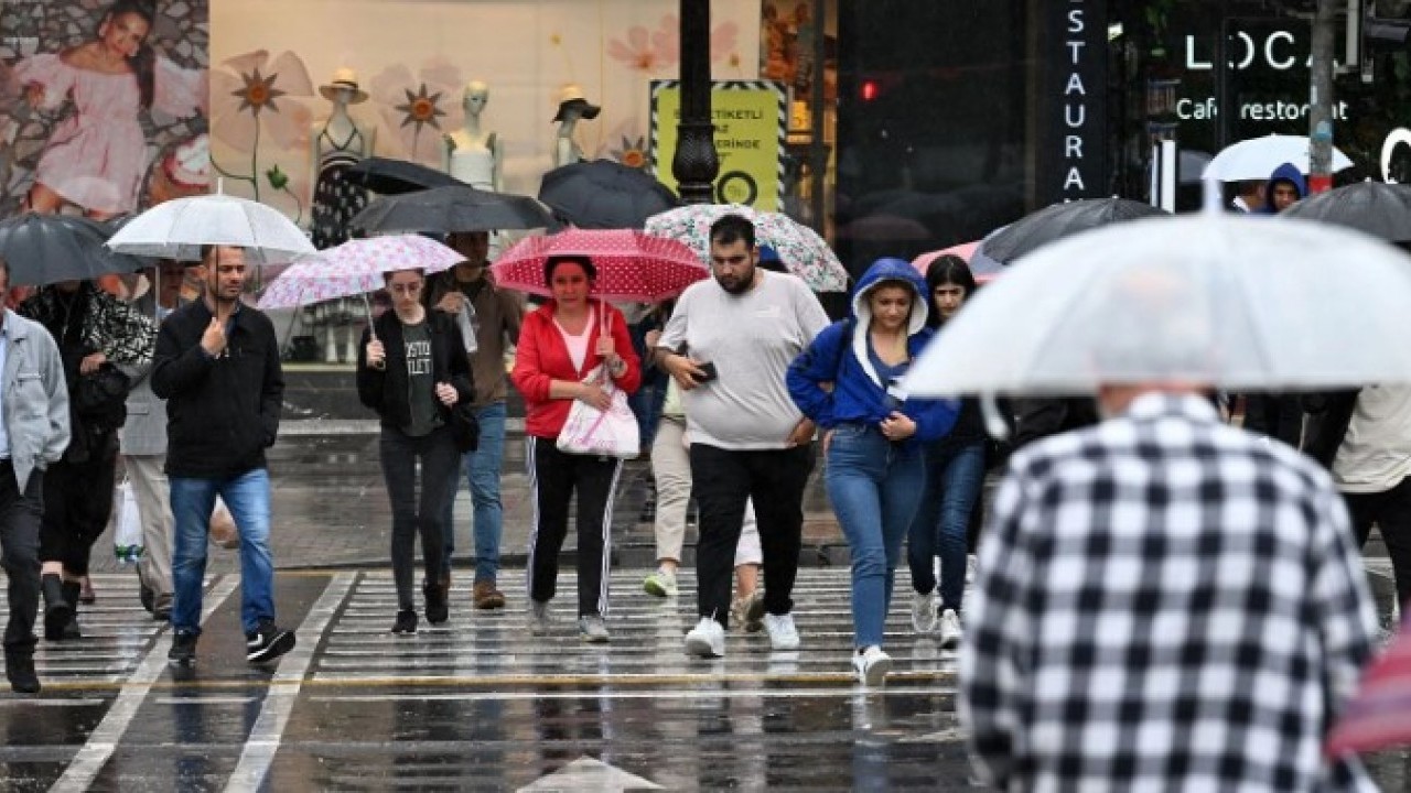 Foto - Valilik uyardı! Şemsiyeleri hazırlayın! İstanbul'a soğuk hava dalgası adım adım geliyor