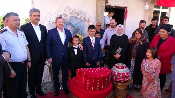 Foto - Valinin makam aracı şehit çocuklarının sünnet arabası oldu