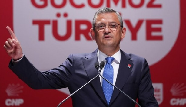 Foto - Van AK Parti’ye geçmişti… Özgür Özel’den "PKK sizi tükürüğüyle boğar" diyen DEM Partiliye destek!