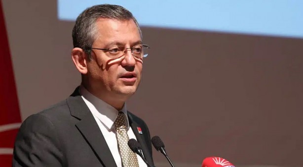 Van AK Parti’ye geçmişti… Özgür Özel’den "PKK sizi tükürüğüyle boğar" diyen DEM Partiliye destek!