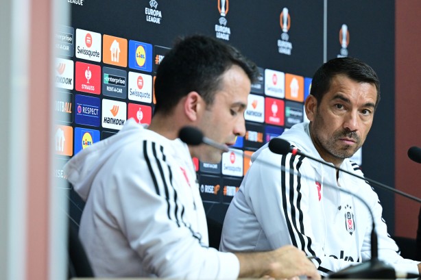 Foto - Van Bronckhorst'a beklemediği yerden destek! Bir daha stadyuma gelmesinler çıkışı sonrası!