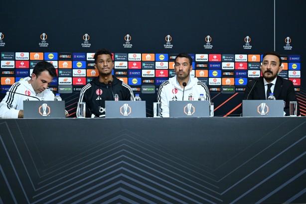Foto - Van Bronckhorst'a beklemediği yerden destek! Bir daha stadyuma gelmesinler çıkışı sonrası!