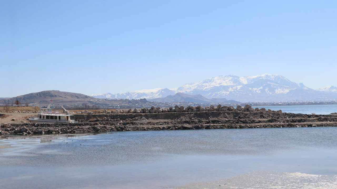 Foto - Van Gölü kuruyor mu? Bahar mevsiminde yağmazsa büyük kayıp kapıda!