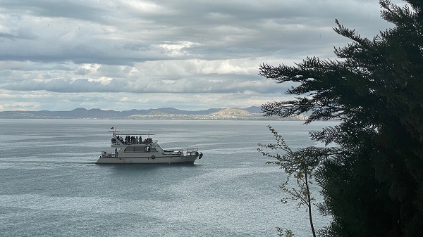 Van Gölü sahili doldu taştı