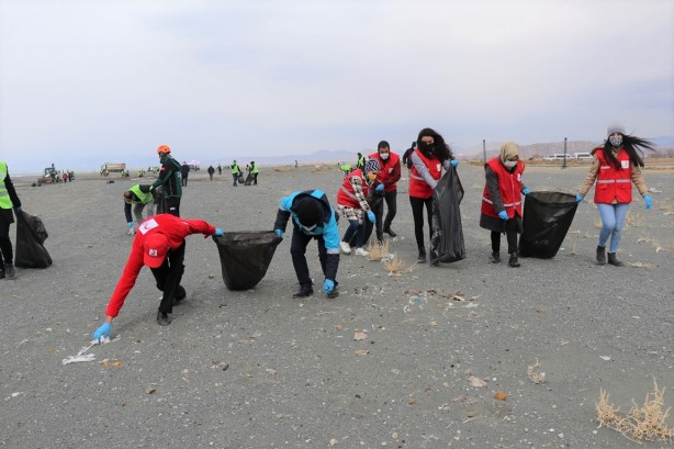 Foto - Van Gölü sahili tonlarca çöpten arındırıldı! İşte o görüntüler