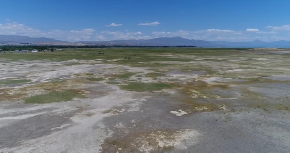 Foto - Van Gölü'nde kuraklık! Sular çekildi bakın ortaya ne çıktı