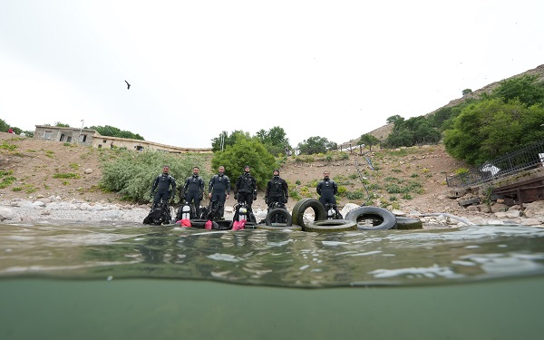 Foto - Van Gölü'nde su altı robotuyla temizlik yapıldı! Gölün derinliklerinden çıkanlar ‘Yok Artık’ dedirtti