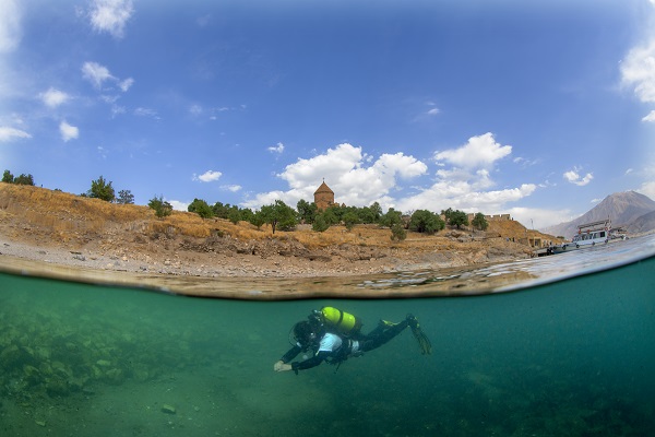 Foto - Van Gölü'nde su altı robotuyla temizlik yapıldı! Gölün derinliklerinden çıkanlar ‘Yok Artık’ dedirtti