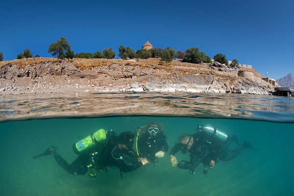 Foto - Van Gölü'nde su altı robotuyla temizlik yapıldı! Gölün derinliklerinden çıkanlar ‘Yok Artık’ dedirtti