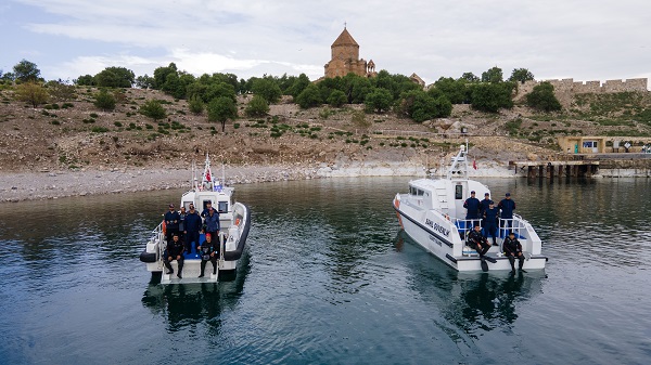 Foto - Van Gölü'nde su altı robotuyla temizlik yapıldı! Gölün derinliklerinden çıkanlar ‘Yok Artık’ dedirtti