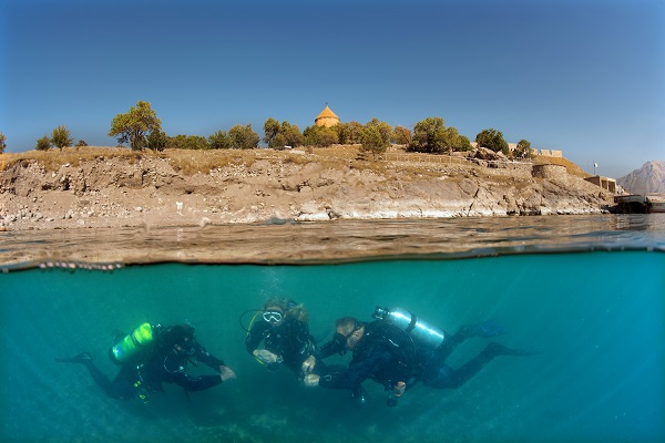 Foto - Van Gölü'nde su altı robotuyla temizlik yapıldı! Gölün derinliklerinden çıkanlar ‘Yok Artık’ dedirtti