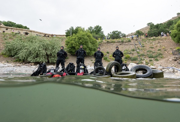 Foto - Van Gölü'nde su altı robotuyla temizlik yapıldı! Gölün derinliklerinden çıkanlar ‘Yok Artık’ dedirtti