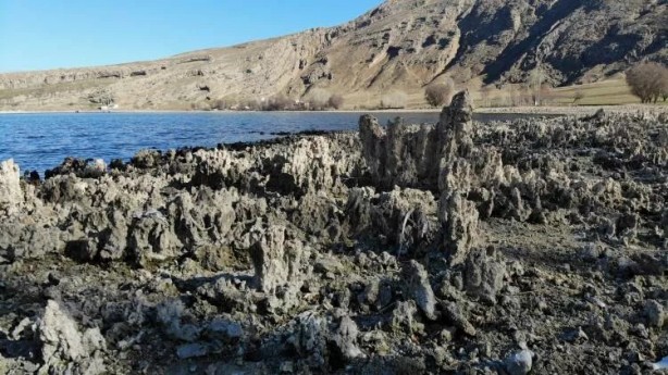 Foto - Van Gölü'nde sular çekildi! Ortaya çıktı