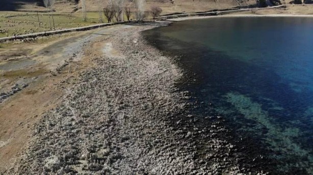 Foto - Van Gölü'nde sular çekildi! Ortaya çıktı