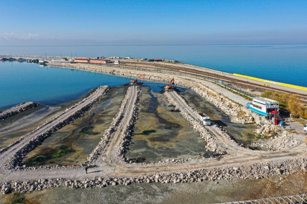 Van Gölü’nden son görüntüler! Çıkar çıkar bitmiyor