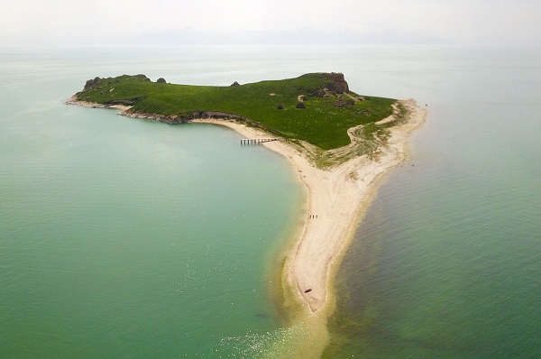 Van Gölü'nün incisi: Çarpanak Adası