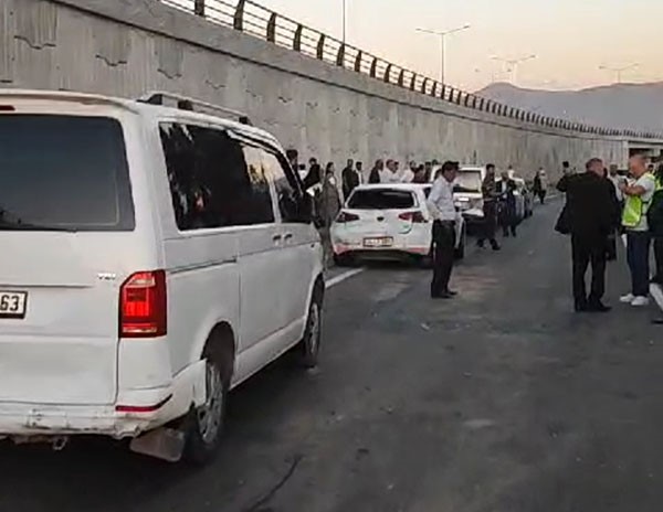 Foto - Van'da düğün konvoyunda zincirleme kaza