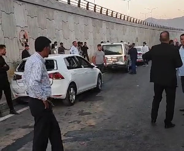 Foto - Van'da düğün konvoyunda zincirleme kaza