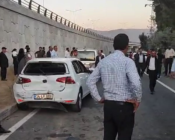 Foto - Van'da düğün konvoyunda zincirleme kaza