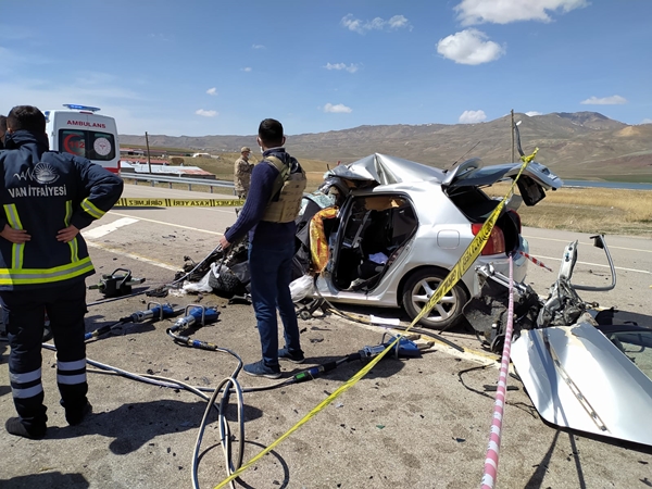 Van'da feci kaza: Ölü ve yaralılar var
