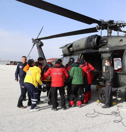 Foto - Van'da kayak yapan İtalyan kayakçı ayağını kırdı! Helikopterle alındı