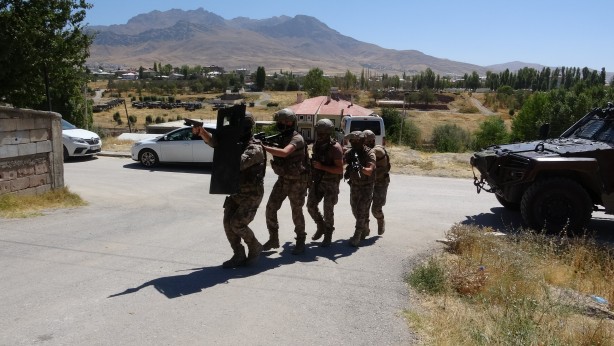 Van'da operasyon! Çok sayıda göçmen yakalandı