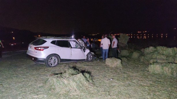 Foto - Van'da otomobil ile traktör çarpıştı
