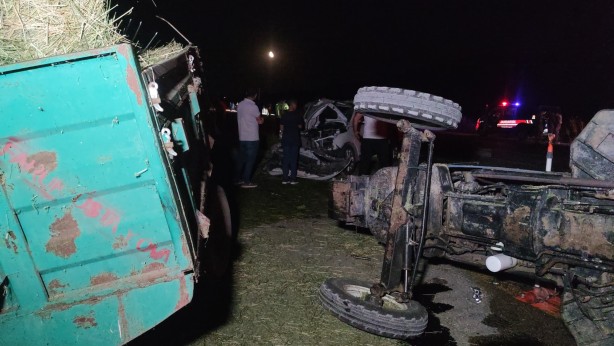 Van'da otomobil ile traktör çarpıştı