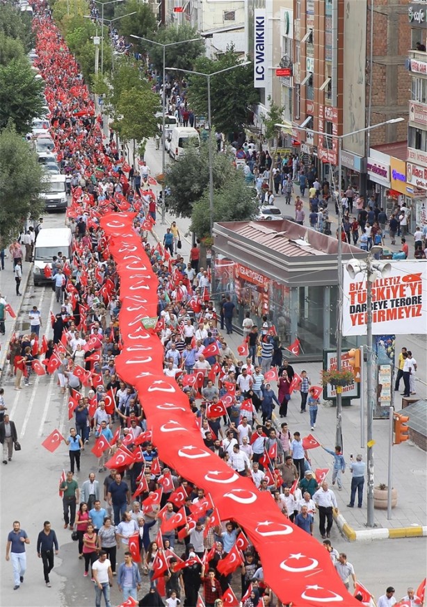 Foto - Van'da teröre lanet yürüyüşü