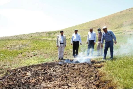 Foto - Van'da yerin altında ortalığı ayağa kaldıran yangın! Ekipler, uzmanlar apar topar bölgeye gitti