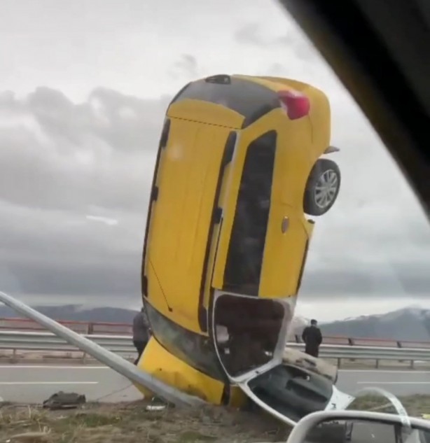 Foto - Van'daki trafik kazası görenleri hayrete düşürdü