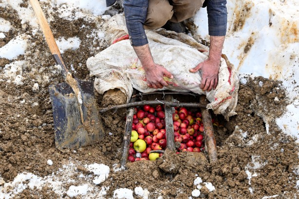 Foto - Van'ın Bahçesaray ilçesinde kar esareti altında RAMAZAN sevinci fotoğraflara böyle yansıdı! "Her yer kar, çok zor şartlarda yaşıyoruz"