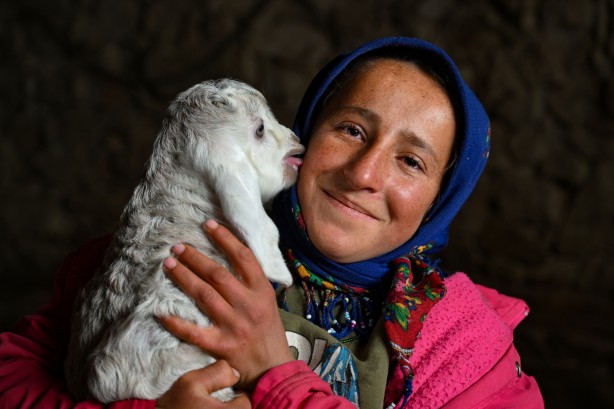 Foto - Van'ın Bahçesaray ilçesinde kar esareti altında RAMAZAN sevinci fotoğraflara böyle yansıdı! "Her yer kar, çok zor şartlarda yaşıyoruz"