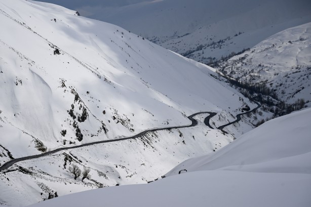 Foto - Van'ın Bahçesaray ilçesinde kar esareti altında RAMAZAN sevinci fotoğraflara böyle yansıdı! "Her yer kar, çok zor şartlarda yaşıyoruz"