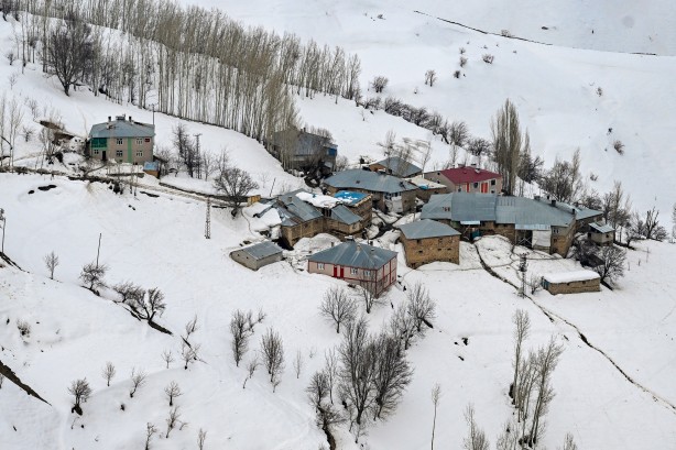 Foto - Van'ın Bahçesaray ilçesinde kar esareti altında RAMAZAN sevinci fotoğraflara böyle yansıdı! "Her yer kar, çok zor şartlarda yaşıyoruz"